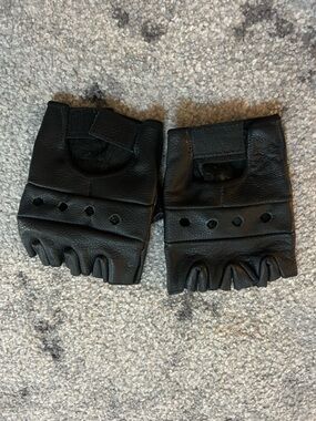 NWOT Black Leather Fingerless Motorcycle Driving Gloves - Men Accessories